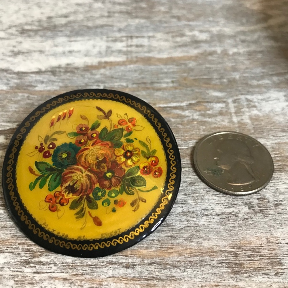 Vintage Russian Painted Floral Wooden Brooch - Picture 4 of 7